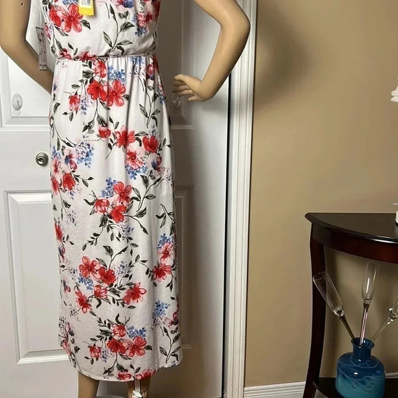 STELLA & SIENNA BY TRIXXI floral maxi dress.halter neck,cut out,cinched waist - Picture 9 of 14
